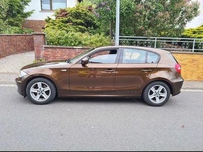 Usata BMW 118 Lifestyle 143 CV (105 kW) 2011 Marrone Utilitaria