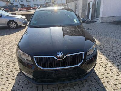Gebraucht Skoda Octavia Ambition 105 PS (77 kW) 2014 Schwarzmagic perleffekt Kleinwagen