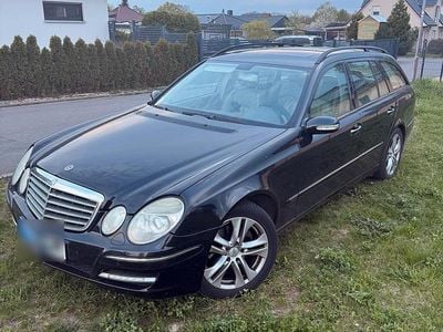 Usata Mercedes E240 176 CV (129 kW) 2004 Nero Station wagon