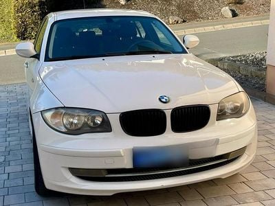 Gebraucht BMW 116 122 PS (89 kW) 2010 Weiß Kleinwagen