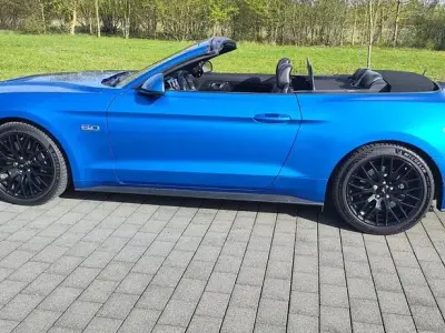 Gebraucht Ford Mustang GT Premium Convertible 450 PS (330 kW) 2021 Velocityblau Cabrio
