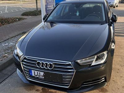 Grau Gebraucht 2018 Audi A4 Sport Limousine | 21.400 € (Etwas zu teuer)