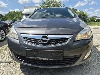Gebraucht Opel Astra Design Edition 125 PS (91 kW) 2011 Karbongrau Kombi