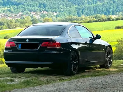 Gebraucht BMW 325 218 PS (160 kW) 2009 Schwarz Coupé