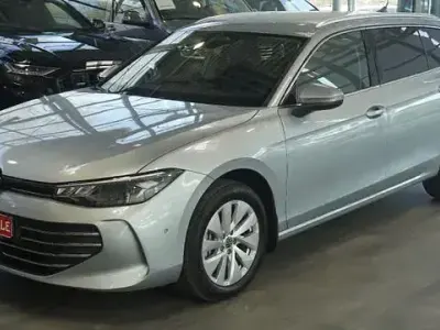 Gebraucht VW Passat 193 PS (141 kW) 2024 Silber Kombi