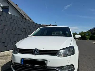 Gebraucht VW Polo 90 PS (66 kW) 2015 Weiß Kleinwagen