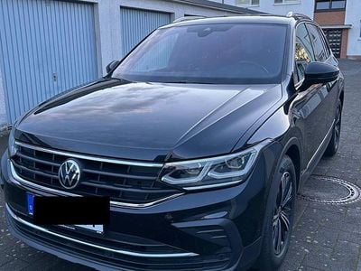 Gebraucht VW Tiguan 150 PS (110 kW) 2021 Schwarz SUV