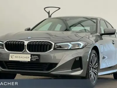 Gebraucht BMW 330e 292 PS (214 kW) 2024 Grau Limousine