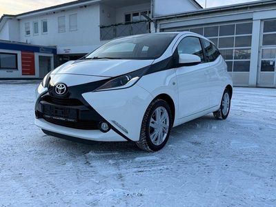 Weiß Gebraucht 2016 Toyota Aygo X-play Kleinwagen | 6.350 € (Fairer Preis)