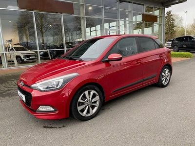 Gebraucht Hyundai i20 Passion 101 PS (74 kW) 2017 Rot Limousine