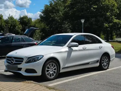 Gebraucht Mercedes C180 156 PS (114 kW) 2015 Weiß Limousine