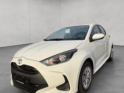 Neu Toyota Yaris Hybrid Comfort 116 PS (85 kW) 2025 Weiß Limousine