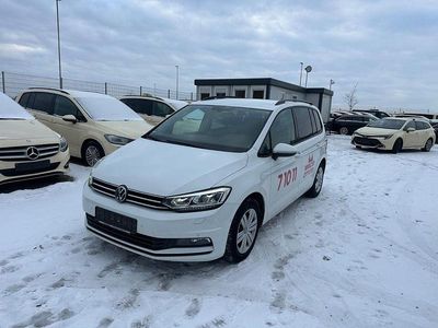 Weiß Gebraucht 2021 VW Touran Comfortline Van / Kleinbus | 12.999 € (Fairer Preis)
