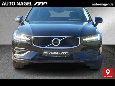 Gebraucht Volvo V60 Momentum 197 PS (144 kW) 2022 Black solid "stone" / solid Kombi