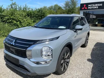 Neu Mitsubishi Outlander P-HEV Top 306 PS (225 kW) 2026 Grau SUV