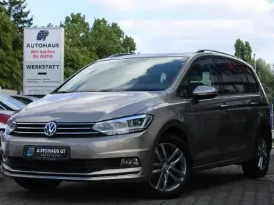 Gebraucht VW Touran 150 PS (110 kW) 2018 Titanium beige Van / Kleinbus