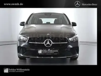 Używany Mercedes B180 Progressive 136 KM (100 kW) 2025 Czarny Minivan