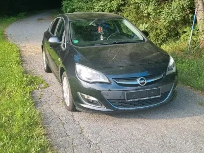 Gebraucht Opel Astra 160 PS (117 kW) 2013 Schwarz Limousine