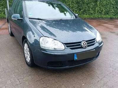 Gebraucht VW Golf V 105 PS (77 kW) 2005 Blau Kleinwagen