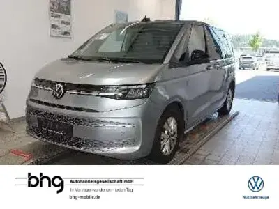 Gebraucht VW Multivan Life 204 PS (150 kW) 2023 Silber Van / Kleinbus