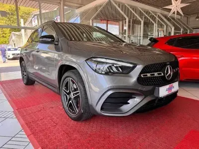 Gebraucht Mercedes GLA250 AMG 163 PS (119 kW) 2023 Mountaingrau  met. SUV