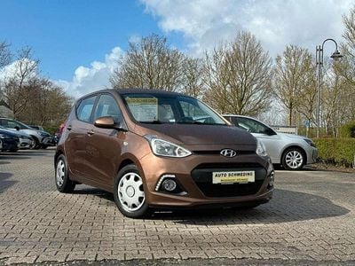 Gebraucht Hyundai i10 Edition 67 PS (49 kW) 2015 Braun Kleinwagen