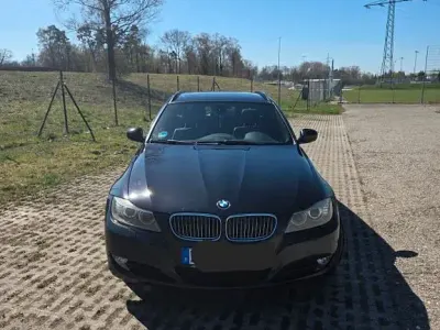 Gebraucht BMW 330 Basis 245 PS (180 kW) 2010 Schwarz Kombi