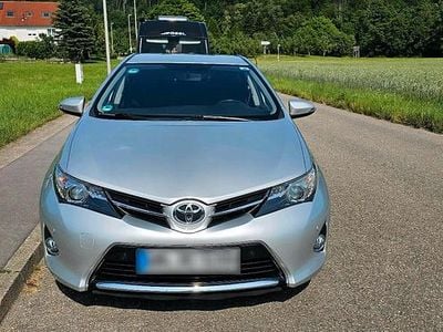 Gebraucht Toyota Auris 132 PS (97 kW) 2013 Silber Kleinwagen