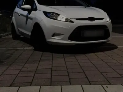 Gebraucht Ford Fiesta 82 PS (60 kW) 2009 Weiß Kleinwagen