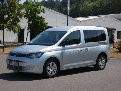 Gebraucht VW Caddy 122 PS (89 kW) 2024 Silber Van / Kleinbus
