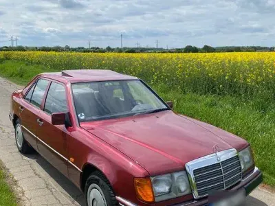 Gebraucht Mercedes E230 132 PS (97 kW) 1992 Rot Limousine