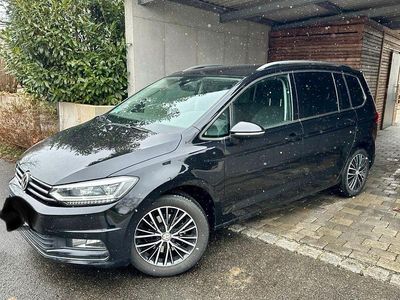 Schwarz Gebraucht 2016 VW Touran Highline Van / Kleinbus | 20.700 € (Etwas zu teuer)