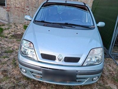 Second-hand Renault Mégane GrandTour 95 CP (69 kW) 2002 Argintiu Break