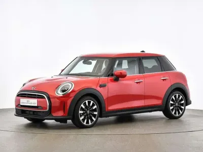 Używany Mini Cooper Classic 136 KM (100 kW) 2024 Czerwony Hatchback