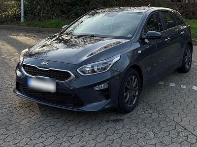 Second-hand Kia Ceed Vision 99 CP (72 kW) 2018 Gri Hatchback