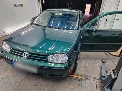 Grün Gebraucht 2002 VW Golf IV Kleinwagen | 2.600 € (Fairer Preis)