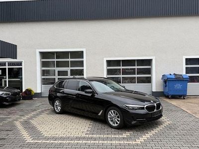 Gebraucht BMW 530 286 PS (210 kW) 2023 Saphirschwarz Kombi