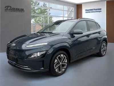 Używany Hyundai Kona Select 100 kW (136 KM) 2022 Niebieski SUV