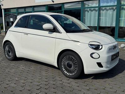 Gebraucht Fiat 500e Basis 86 kW (118 PS) 2023 Weiß Limousine
