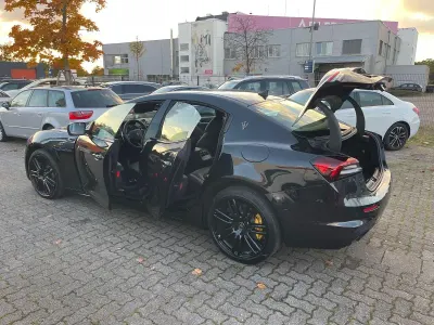 Gebraucht Maserati Ghibli GT 330 PS (242 kW) 2023 Schwarz Limousine