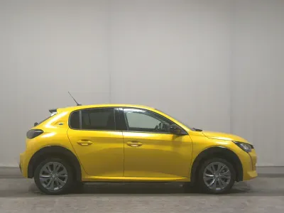 Gebraucht Peugeot e-208 Allure 100 kW (136 PS) 2024 Gold Kleinwagen