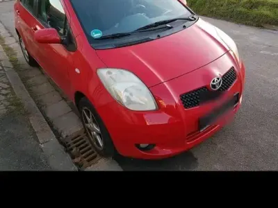 Gebraucht Toyota Yaris 69 PS (50 kW) 2008 Rot Kleinwagen