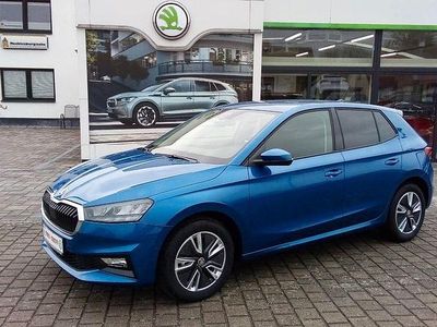 Gebraucht Skoda Fabia Ambition 95 PS (69 kW) 2021 Raceblau metallic met.raceblau metallic met. Kleinwagen