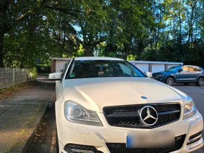 Gebraucht Mercedes C180 156 PS (114 kW) 2011 Weiß Coupé