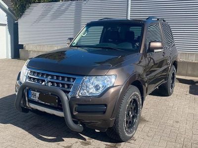 Gebraucht Mitsubishi Pajero Edition 190 PS (139 kW) 2018 Braun SUV