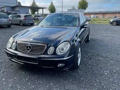 Gebraucht Mercedes E500 Avantgarde 306 PS (225 kW) 2002 Blau Limousine