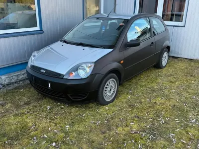 Usata Ford Fiesta 60 CV (44 kW) 2004 Nero Utilitaria