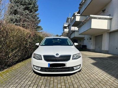 Gebraucht Skoda Octavia 150 PS (110 kW) 2014 Weiß Kleinwagen
