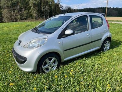Usata Peugeot 107 Filou 69 CV (50 kW) 2006 Grigio Utilitaria