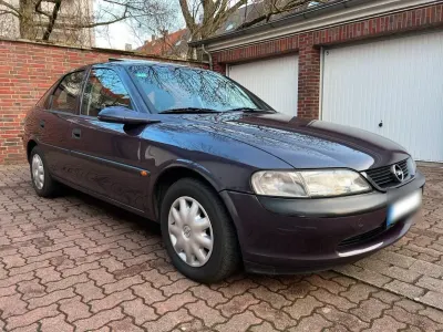 Occasion Opel Vectra 116 ch (85 kW) 1997 Violet Berline